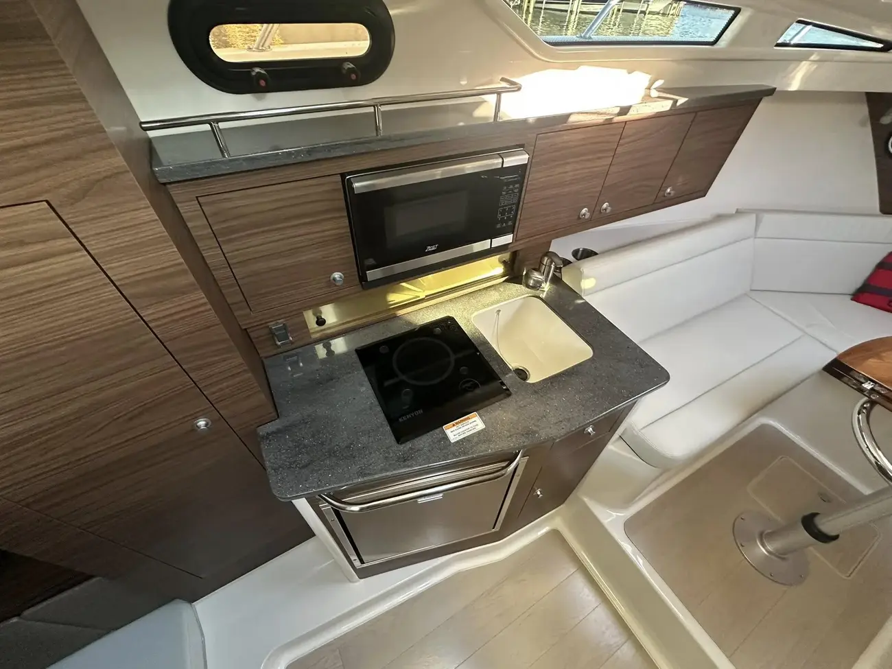 Thumbnail von Boston Whaler 325 Conquest