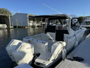 Thumbnail von Boston Whaler 325 Conquest