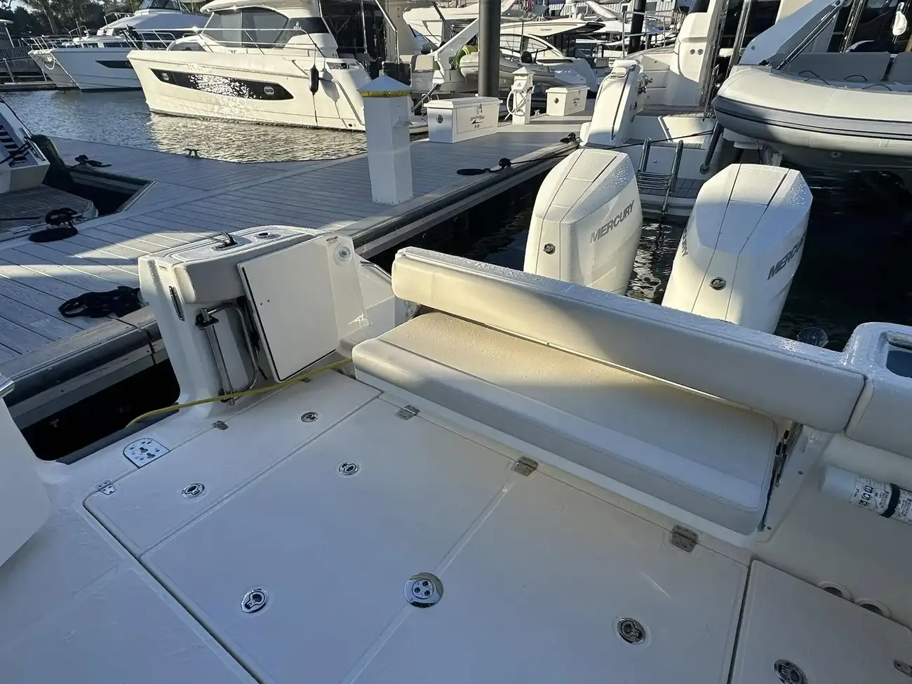Thumbnail von Boston Whaler 325 Conquest