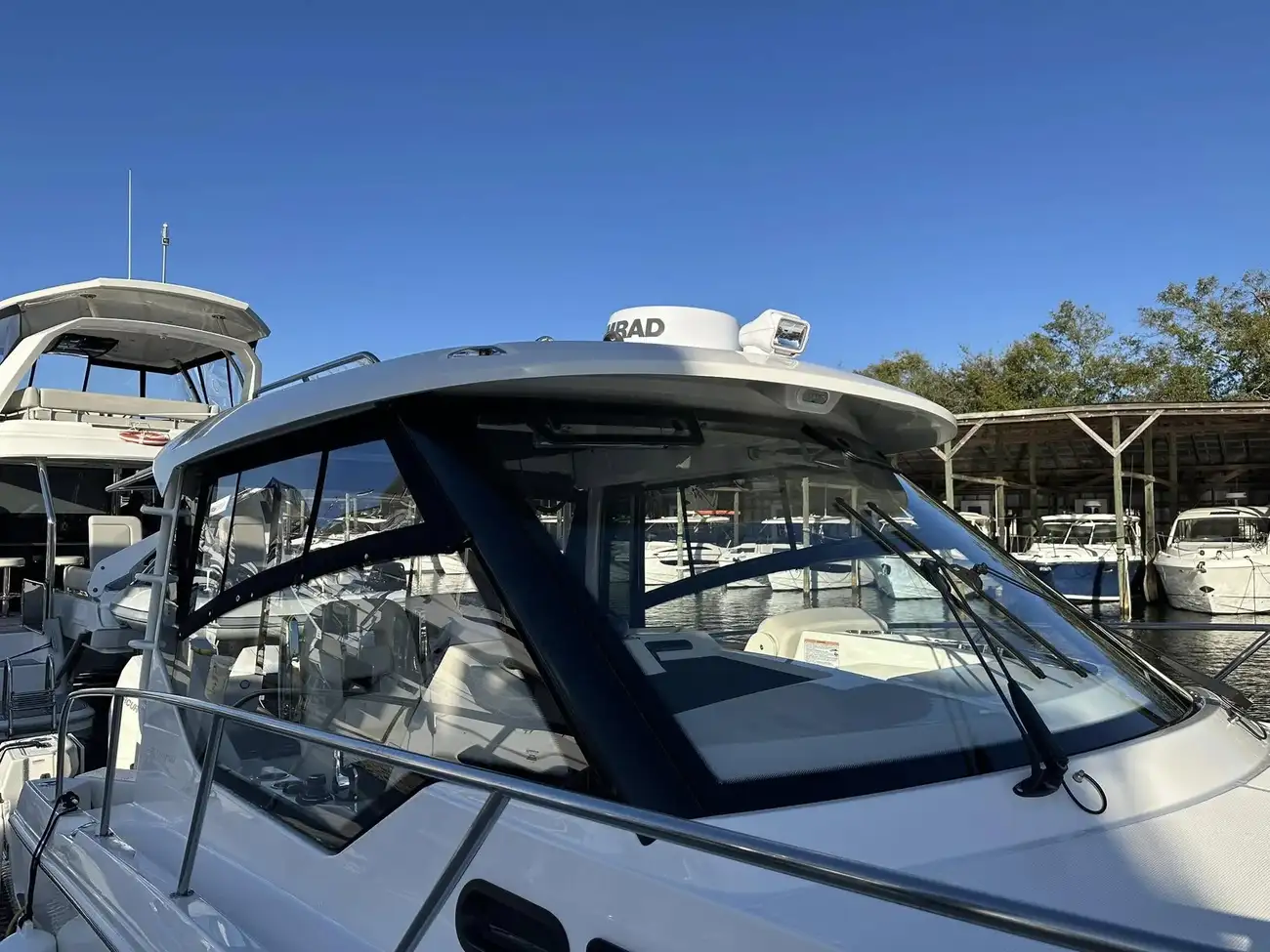 Thumbnail von Boston Whaler 325 Conquest