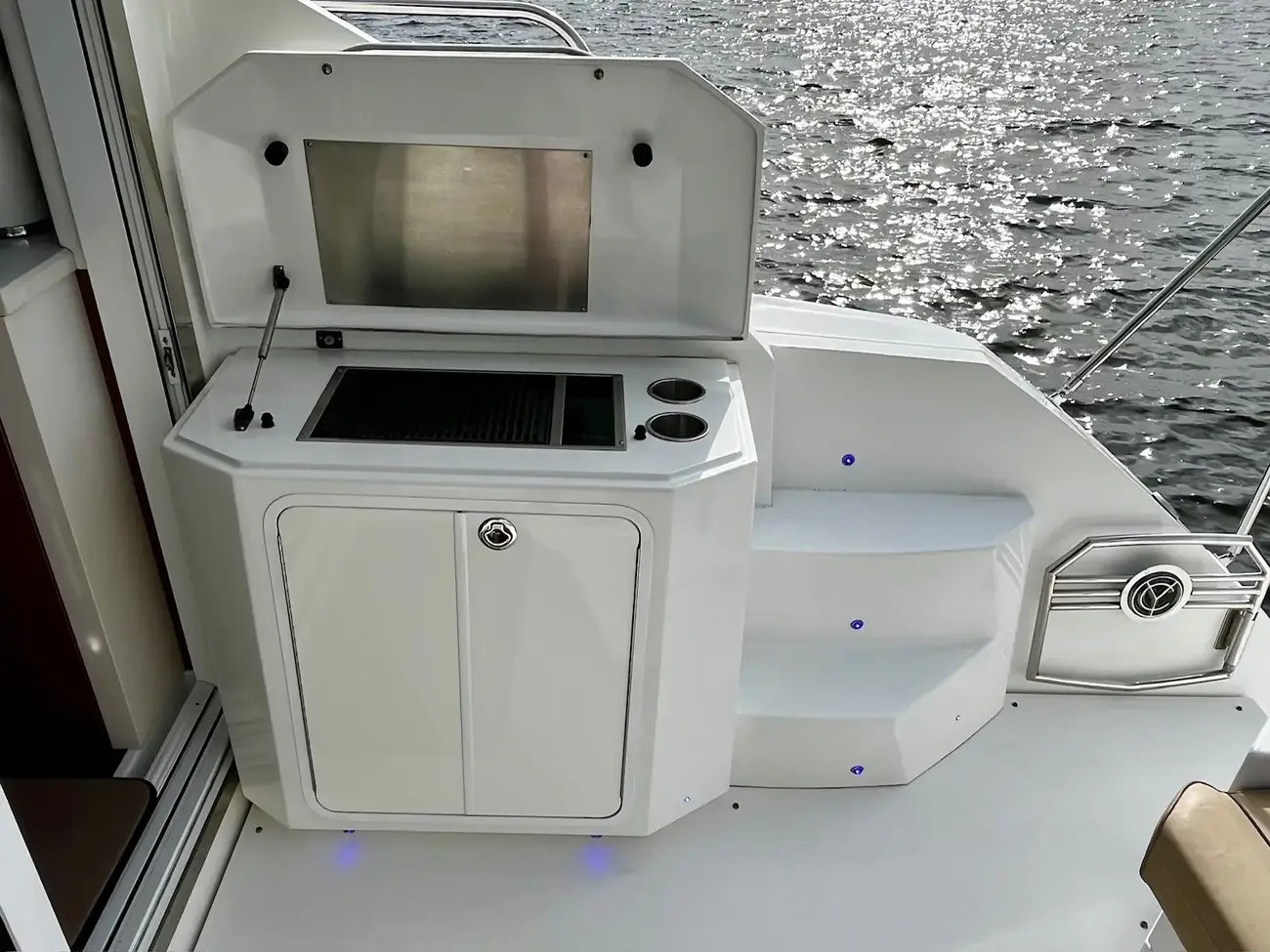Thumbnail von Cruisers Yachts 41 Cantius