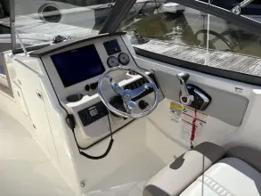 Thumbnail von Boston Whaler 210 Vantage