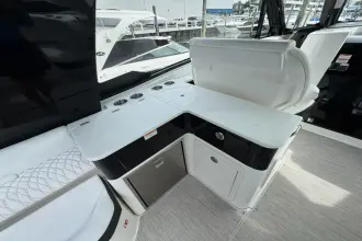 Thumbnail von Sea Ray 370 Sundancer Outboard