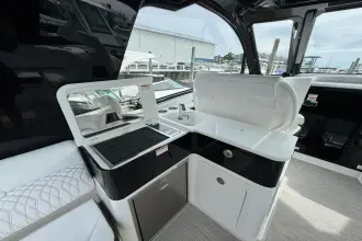 Thumbnail von Sea Ray 370 Sundancer Outboard