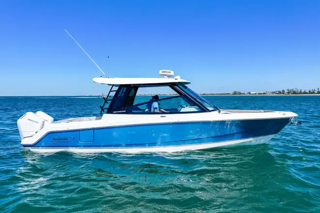 Boston Whaler 330 Vantage