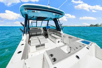 Thumbnail von Boston Whaler 330 Vantage