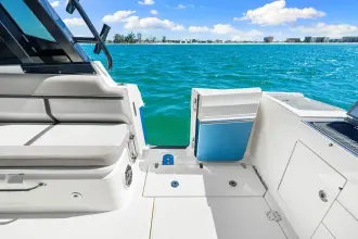 Thumbnail von Boston Whaler 330 Vantage