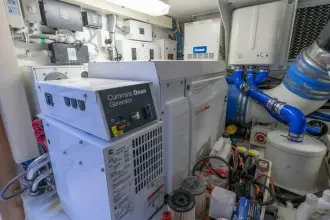 Thumbnail von Hatteras 80 Enclosed Bridge Skylounge Royal Reelin