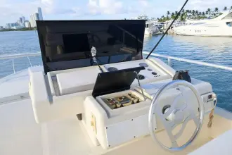 Thumbnail von Ferretti Yachts 55 Bond Voyage