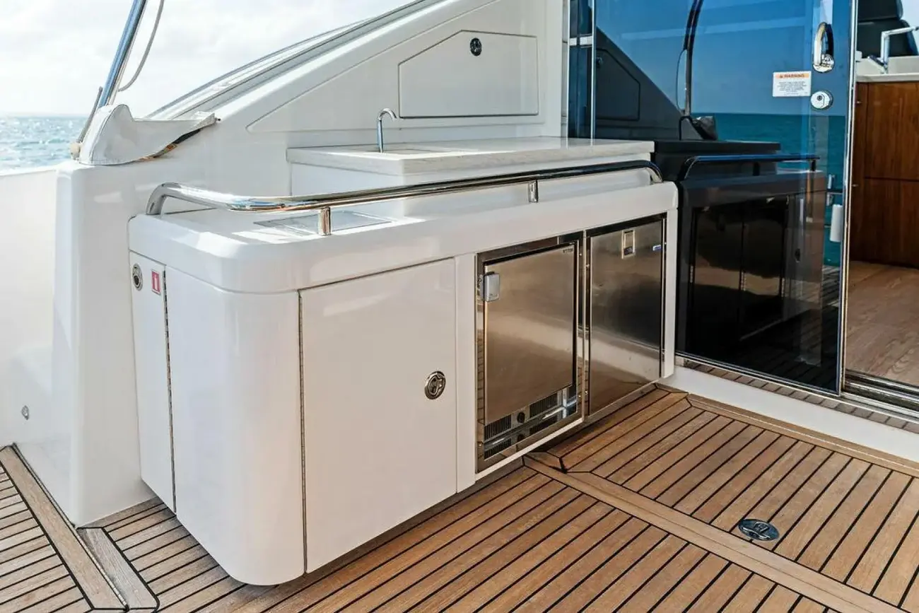 Thumbnail von Riviera 48 Aesculapian