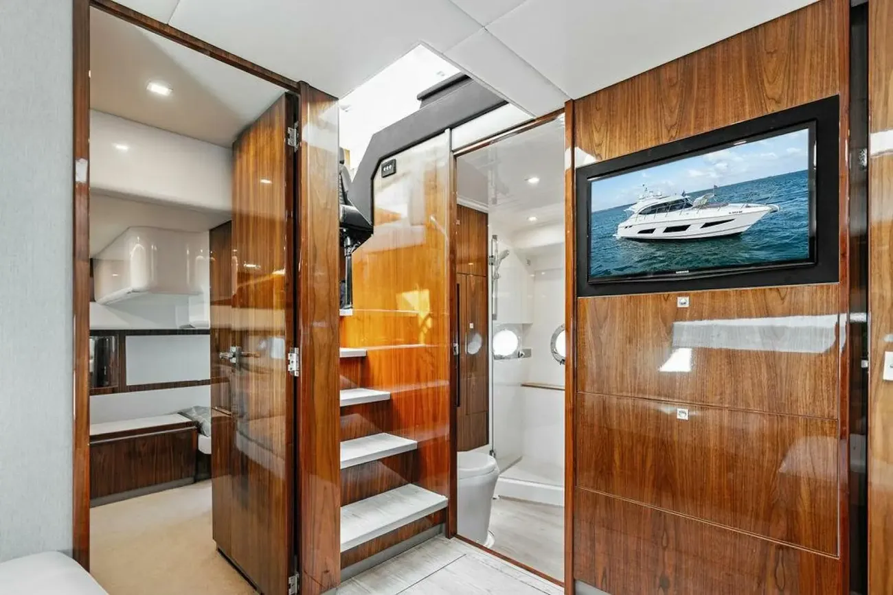 Thumbnail von Riviera 48 Aesculapian