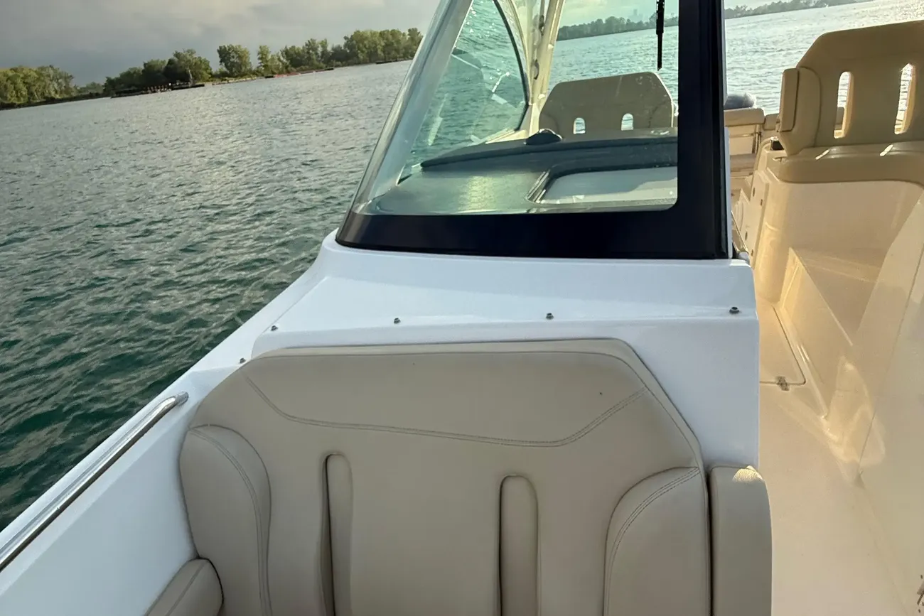 Thumbnail von Pursuit DC 325 On Pointe