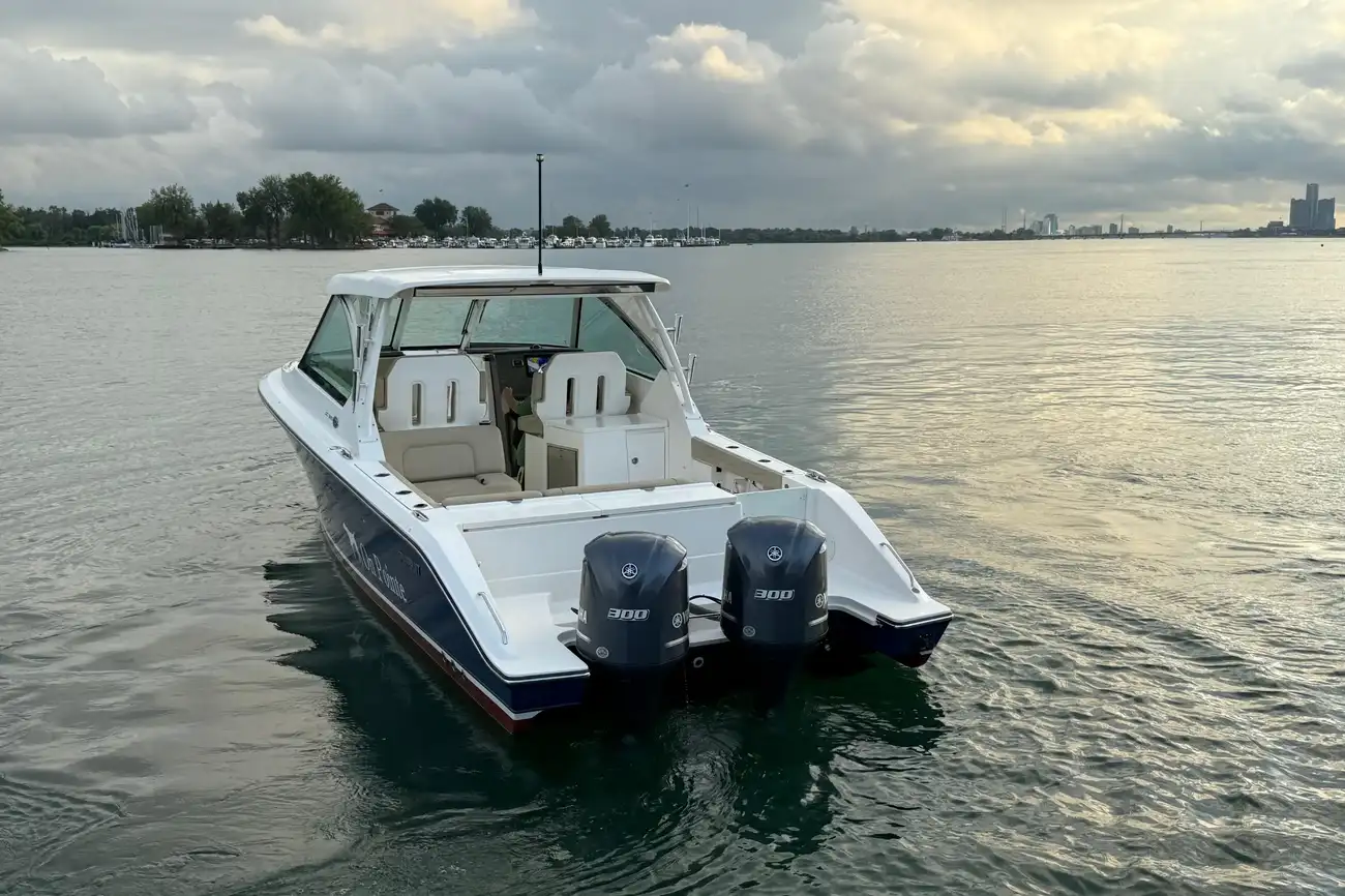 Thumbnail von Pursuit DC 325 On Pointe