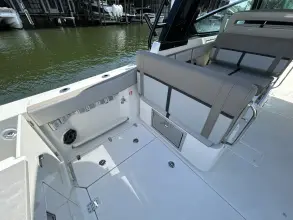 Thumbnail von Boston Whaler 330 Vantage