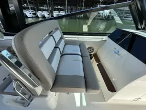 Thumbnail von Boston Whaler 330 Vantage