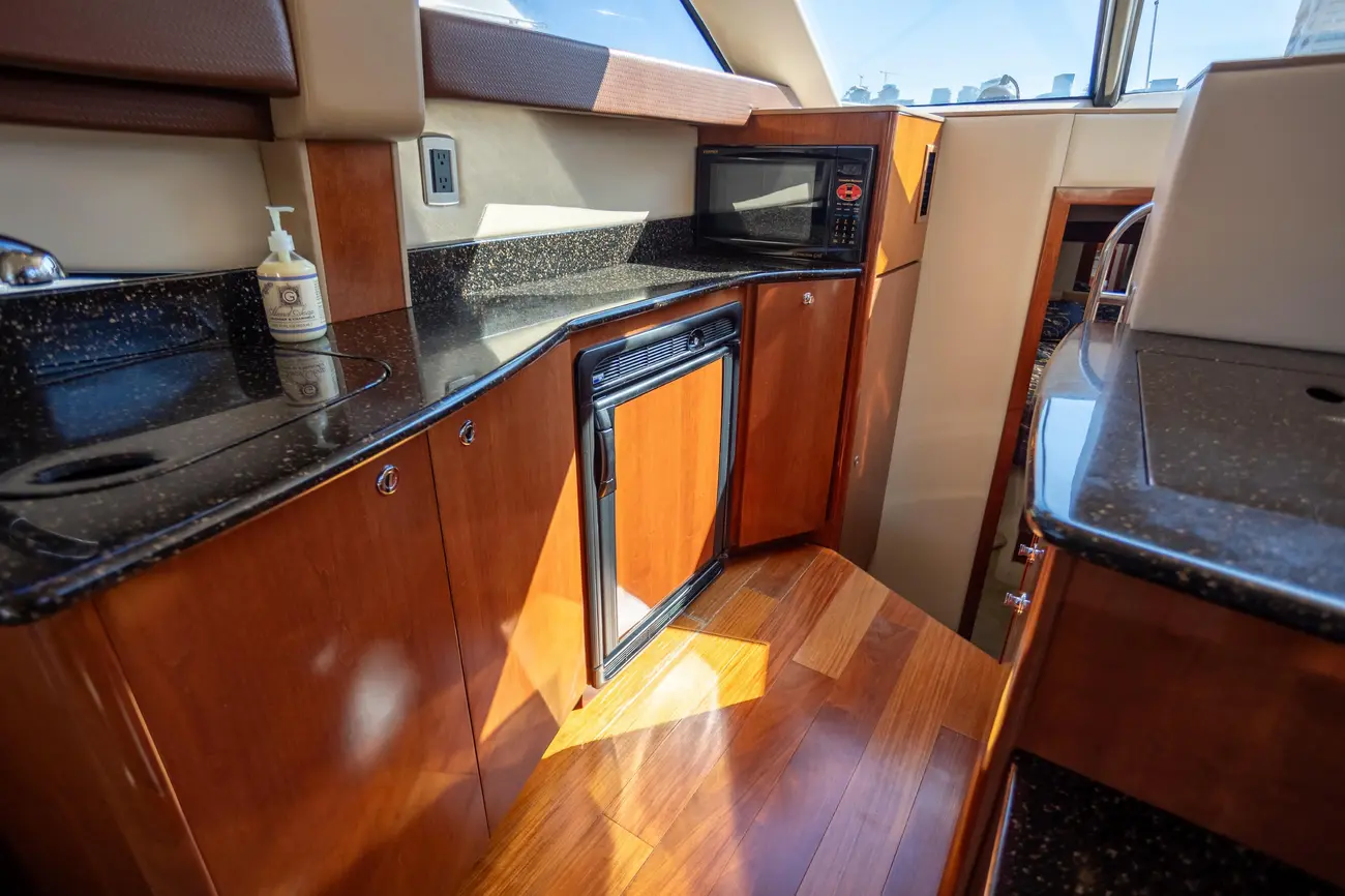 Thumbnail von Meridian 341 Sedan