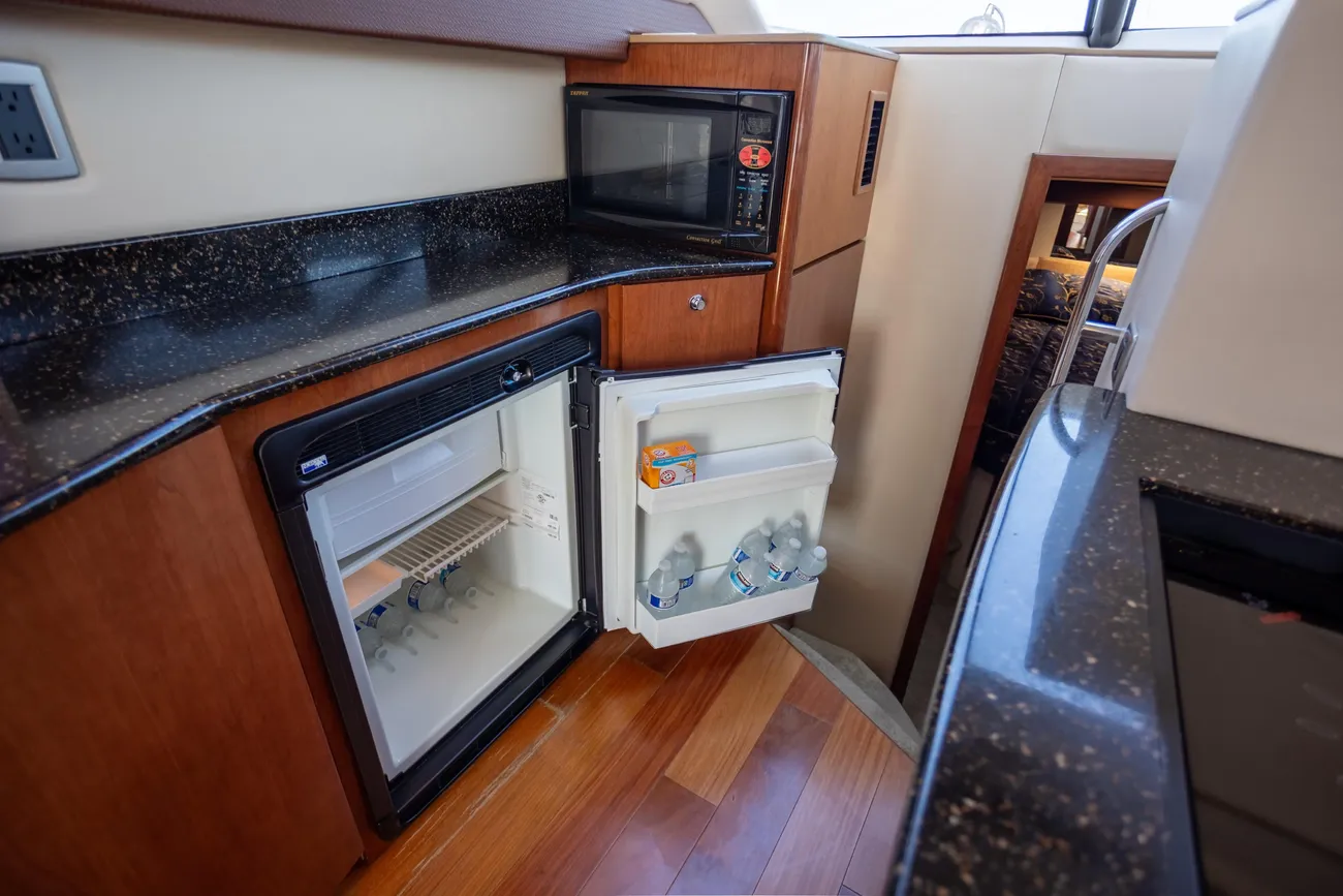 Thumbnail von Meridian 341 Sedan