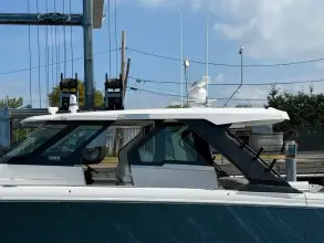 Thumbnail von Tiara Yachts 48LS