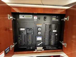 Thumbnail von Meridian 441 Sedan