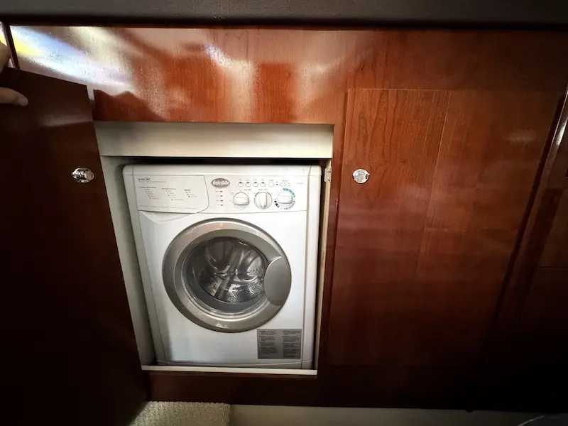 Thumbnail von Meridian 441 Sedan