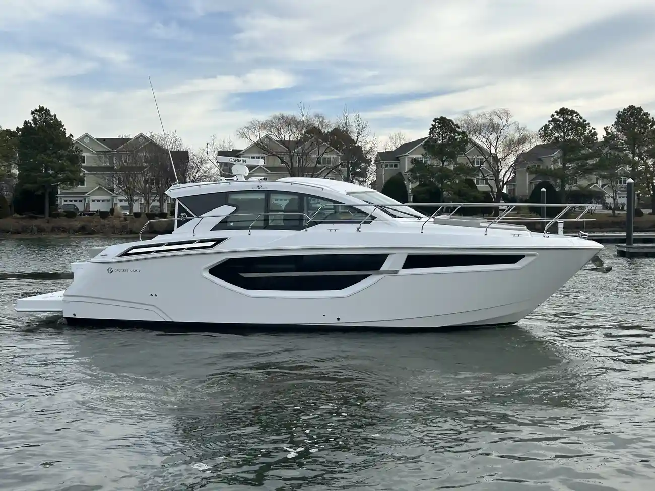 Cruisers Yachts 42 Cantius
