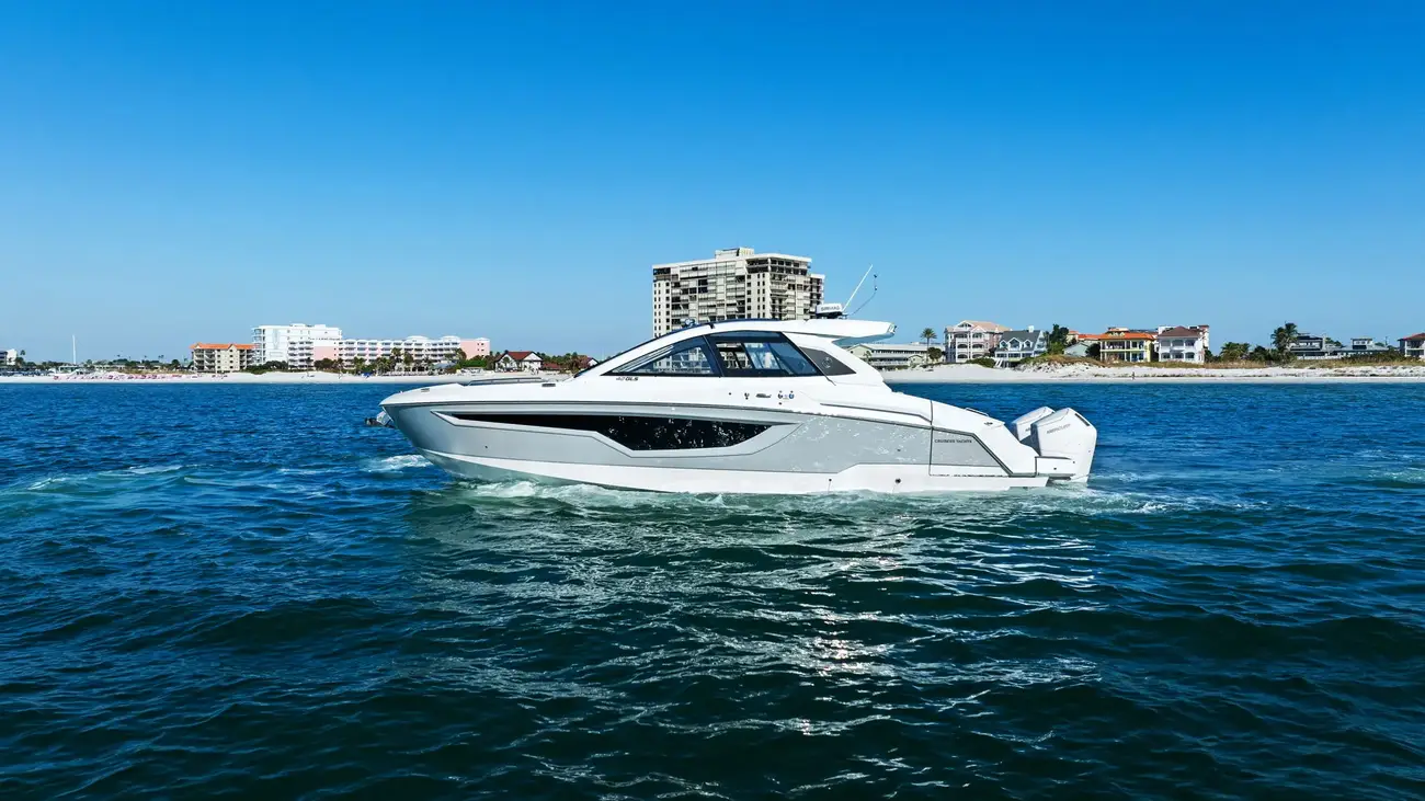 Cruisers Yachts 42 GLS OB
