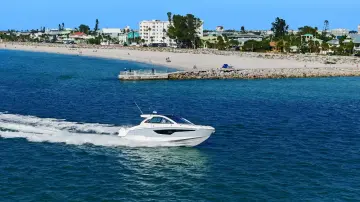 Thumbnail von Cruisers Yachts 42 GLS OB