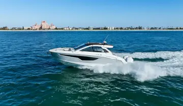 Thumbnail von Cruisers Yachts 42 GLS OB