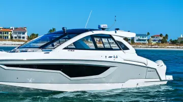 Thumbnail von Cruisers Yachts 42 GLS OB