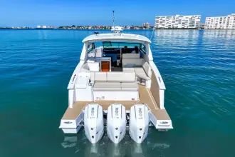 Thumbnail von Cruisers Yachts 38 GLS OB