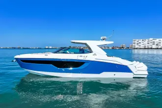 Thumbnail von Cruisers Yachts 38 GLS OB