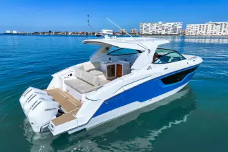 Thumbnail von Cruisers Yachts 38 GLS OB