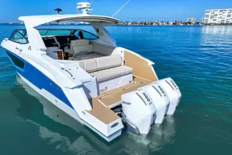 Thumbnail von Cruisers Yachts 38 GLS OB
