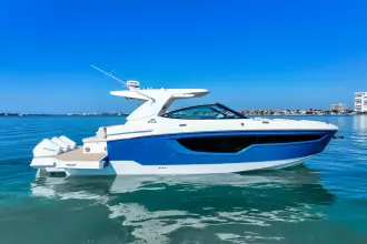 Thumbnail von Cruisers Yachts 38 GLS OB