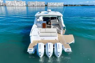 Thumbnail von Cruisers Yachts 38 GLS OB