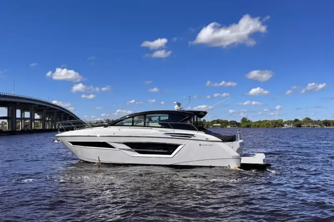 Cruisers Yachts 46 Cantius
