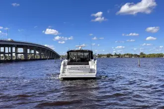 Thumbnail von Cruisers Yachts 46 Cantius