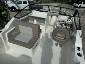 Thumbnail von Boston Whaler 210 Vantage