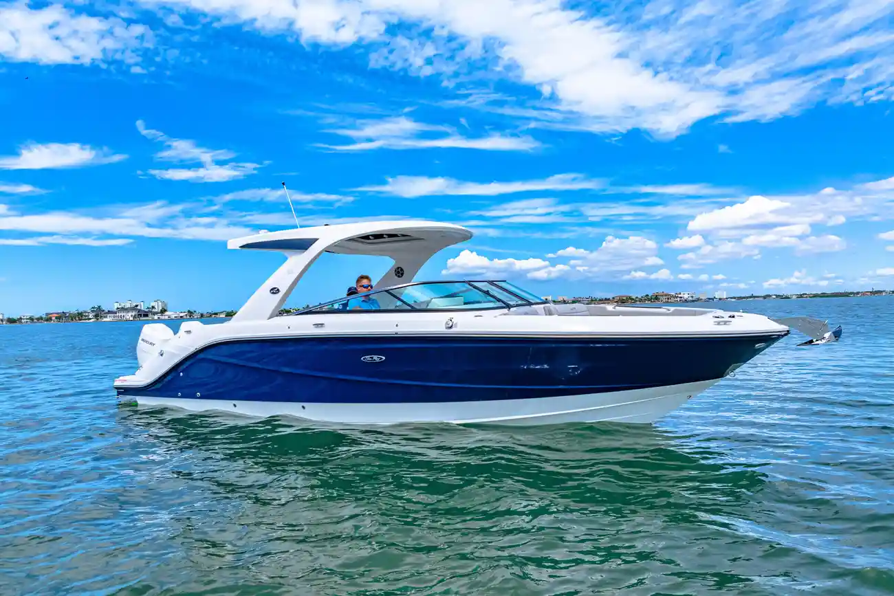 Sea Ray SLX 310 fuera de borda