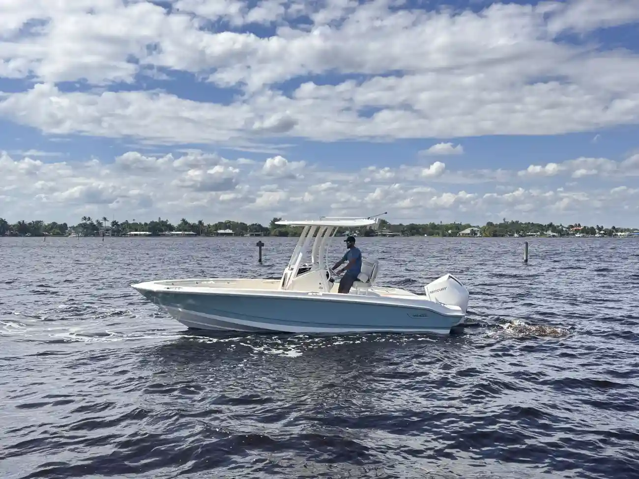 Boston Whaler 220 Dauntless
