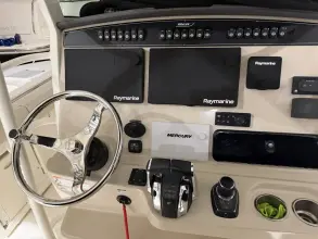 Thumbnail von Boston Whaler Outrage 330