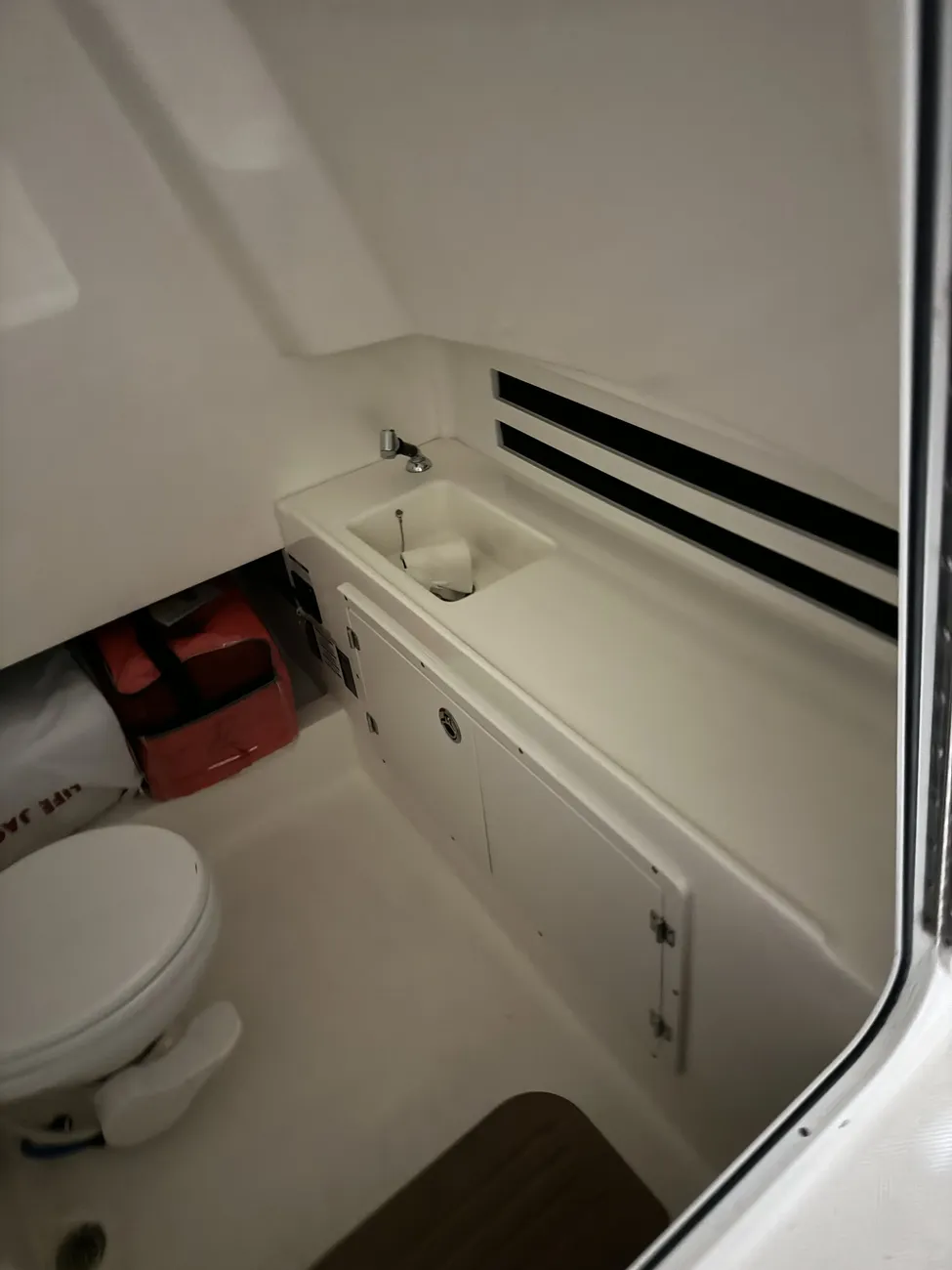 Thumbnail von Boston Whaler Outrage 330