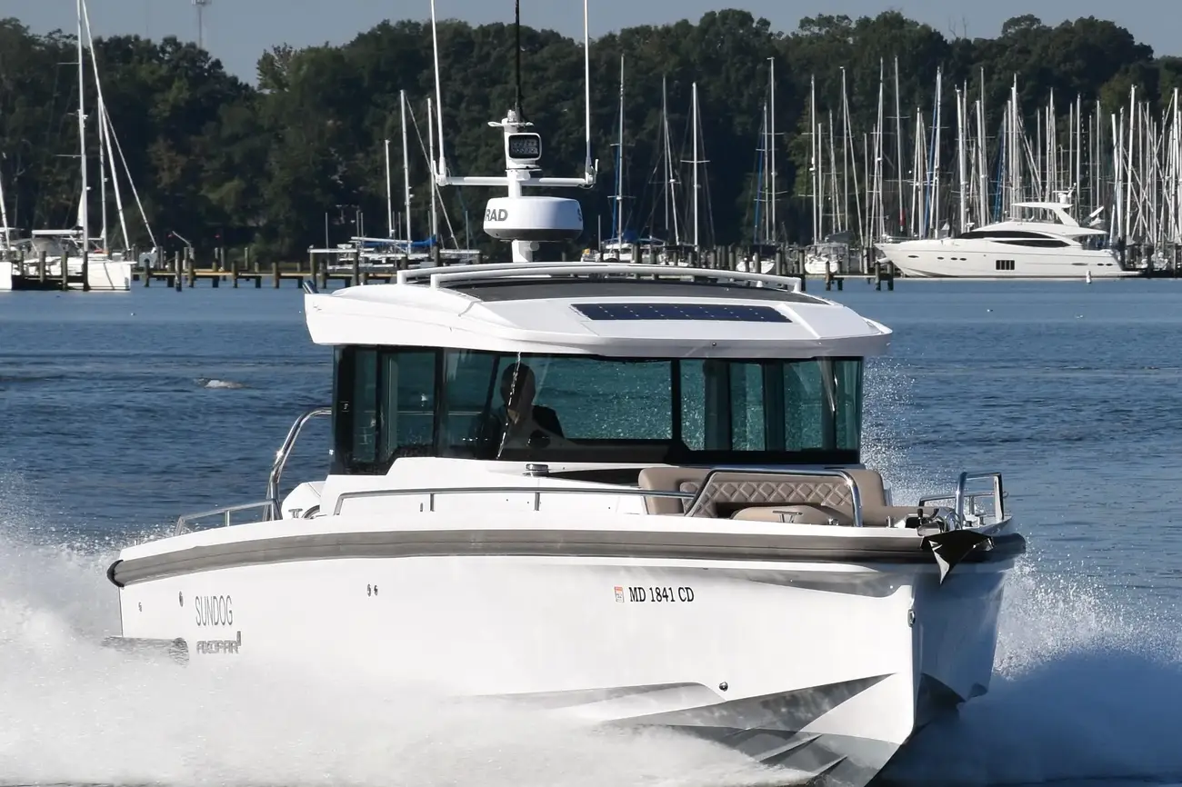 Axopar 37 XC Cross Cabin Sundog