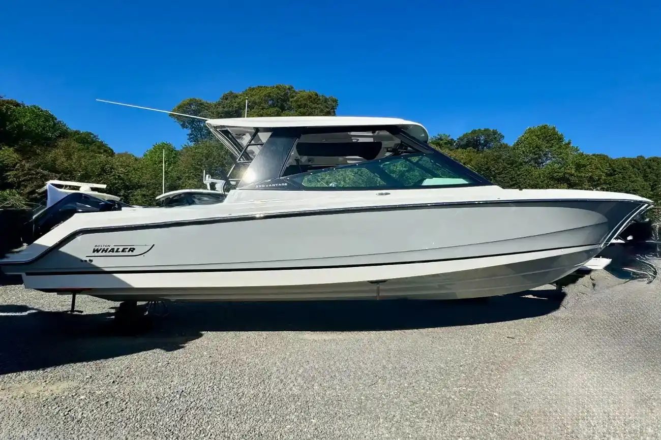 Boston Whaler 330 Vantage