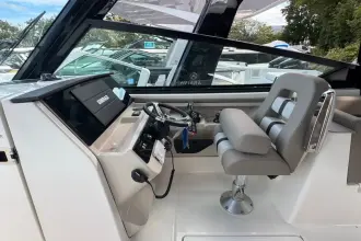 Thumbnail von Boston Whaler 330 Vantage