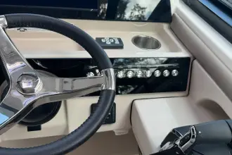 Thumbnail von Boston Whaler 330 Vantage