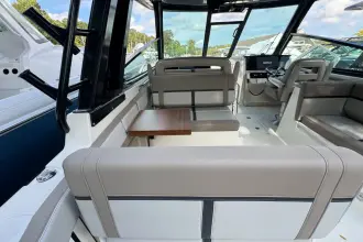 Thumbnail von Boston Whaler 330 Vantage
