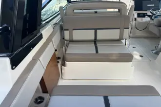 Thumbnail von Boston Whaler 330 Vantage