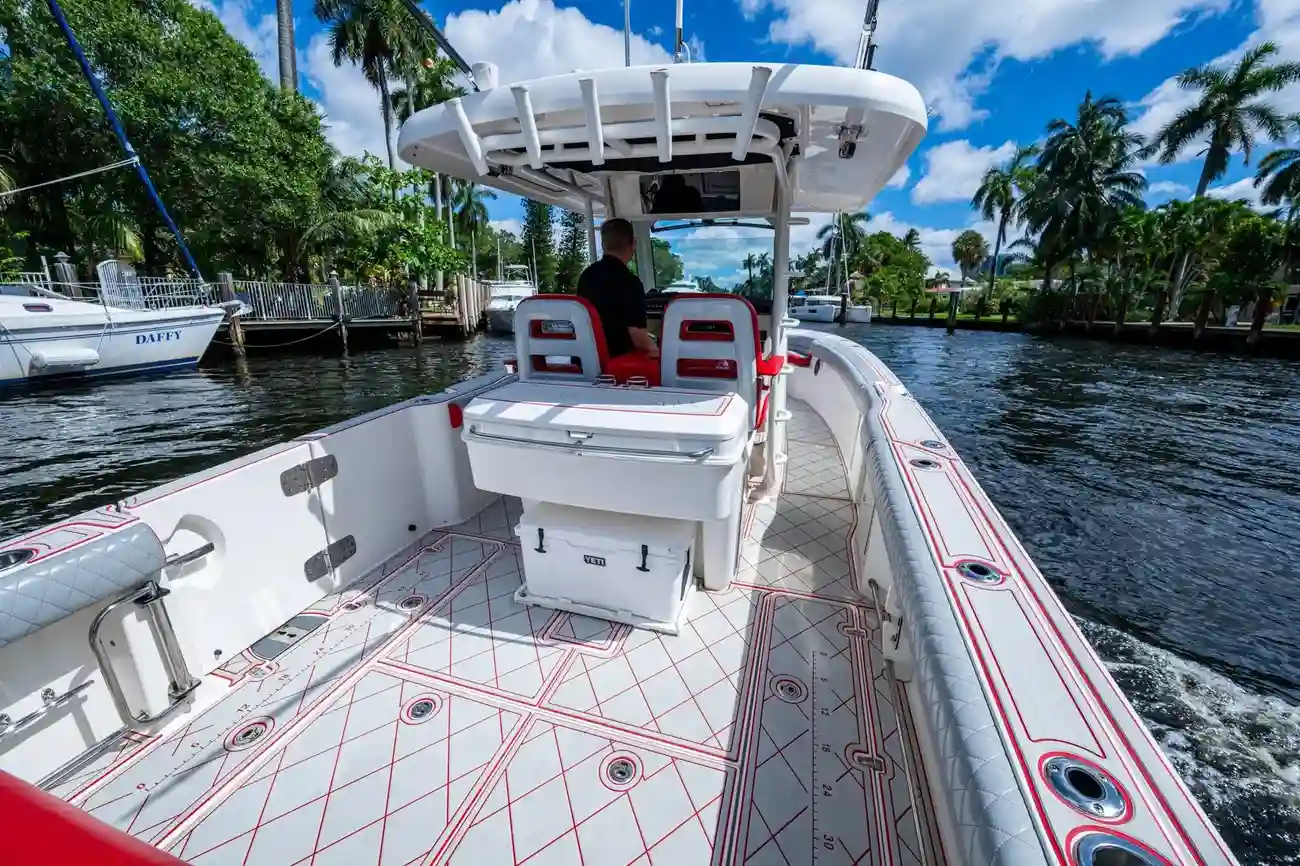 Thumbnail von Boston Whaler Outrage 330