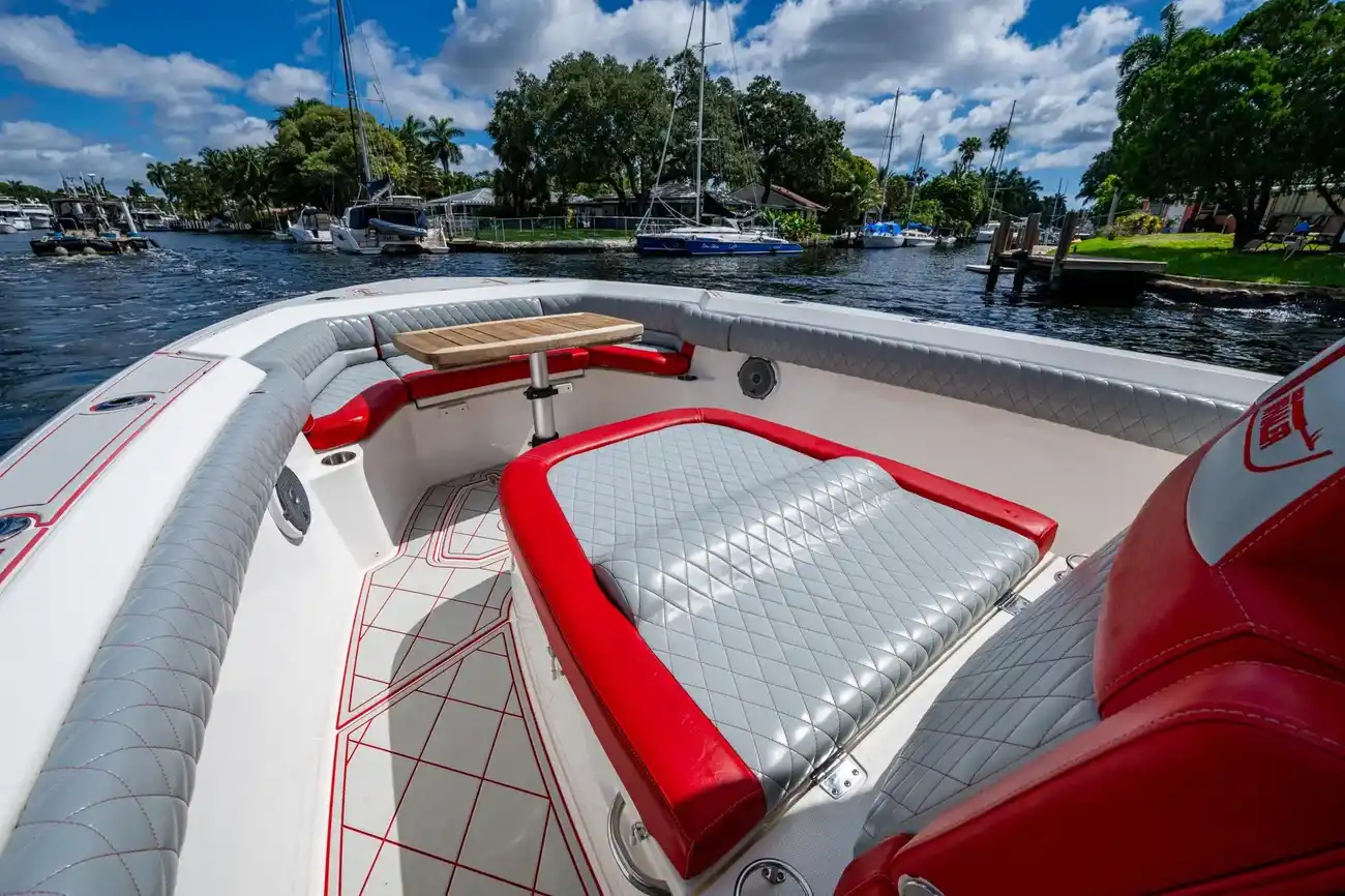 Thumbnail von Boston Whaler Outrage 330